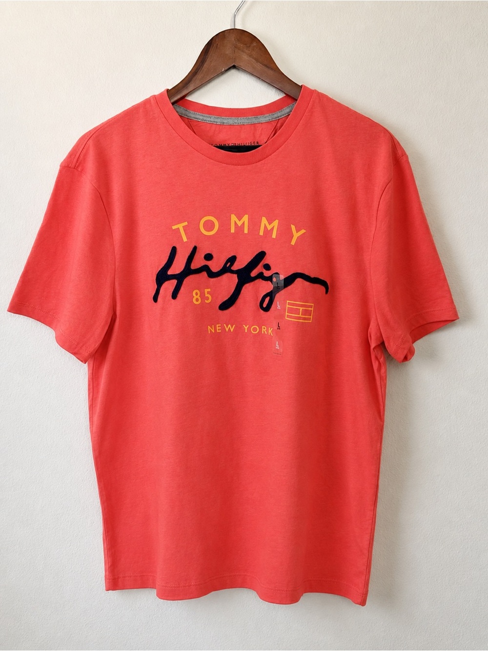 NWT Tommy Hilfiger Men’s Logo Graphic T-Shirt Coral Red Size L